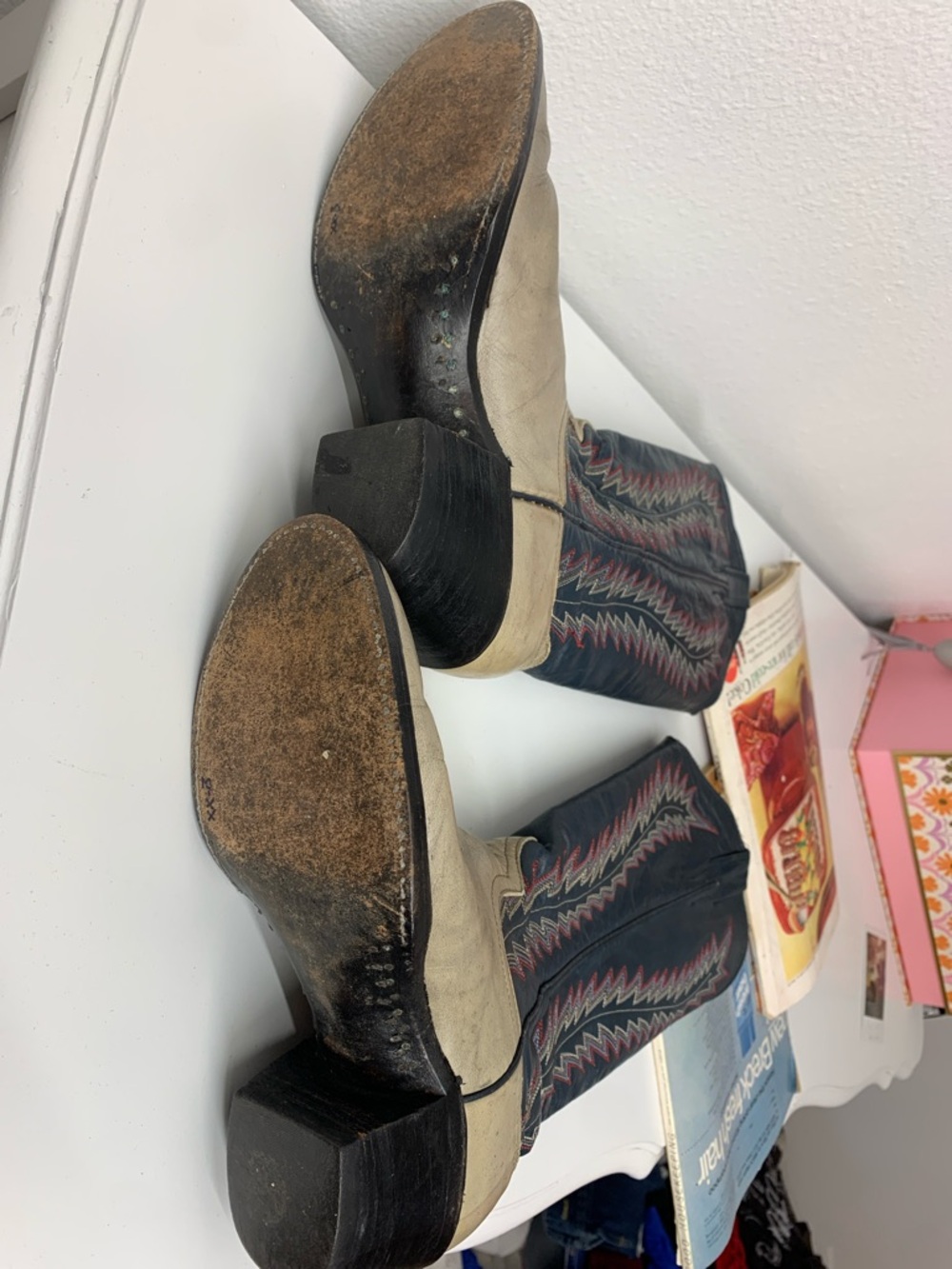 Two-Tone Vintage Western Boots - Picture 9 of 9